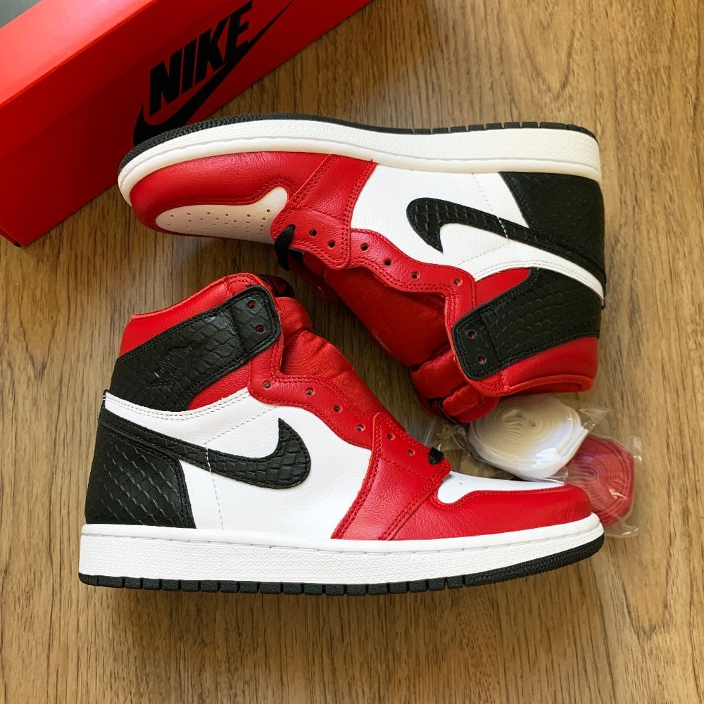 Nike Air Jordan 1 Retro High Satin Snake Red 7.5 CD0461-601